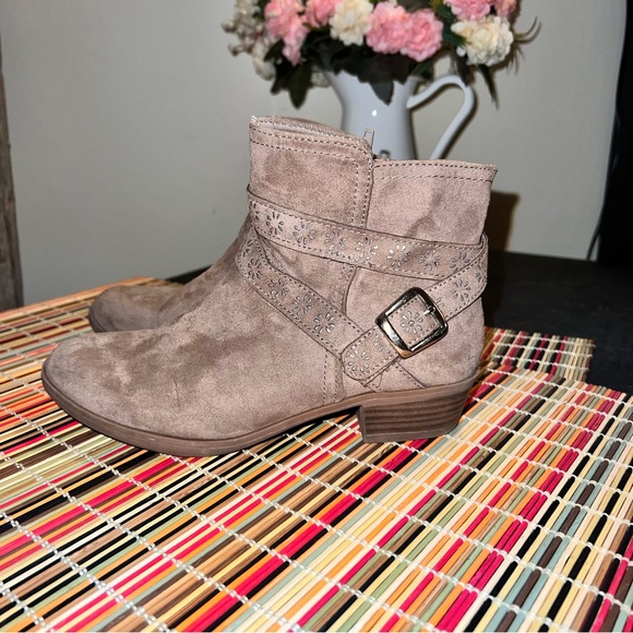 Girls boots - Picture 1 of 4